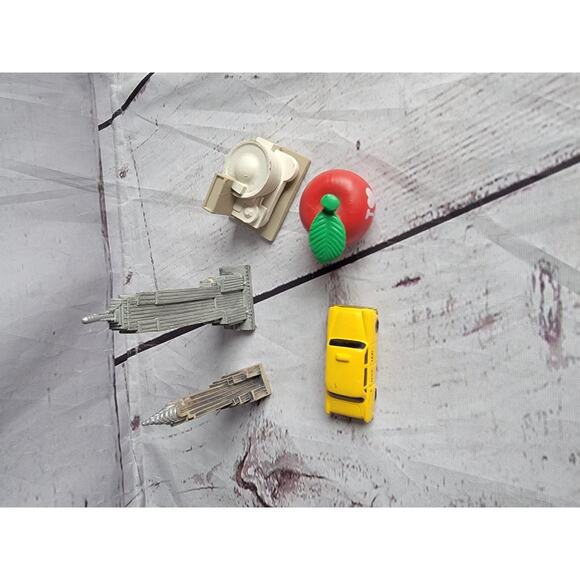 Safari Ltd New York City Toob Miniature Toy Figurine Set for Kids Incomplete - Picture 2 of 5